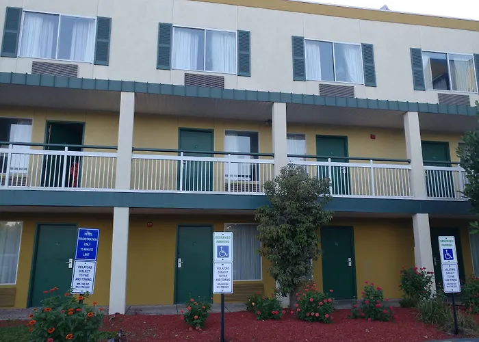 Super 8 By Wyndham New Cumberland