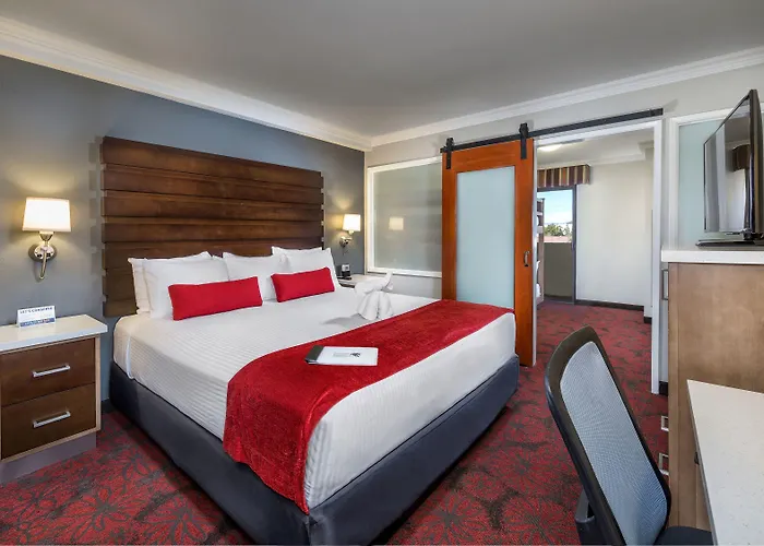 Desert Palms Hotel & Suites Anaheim Resort