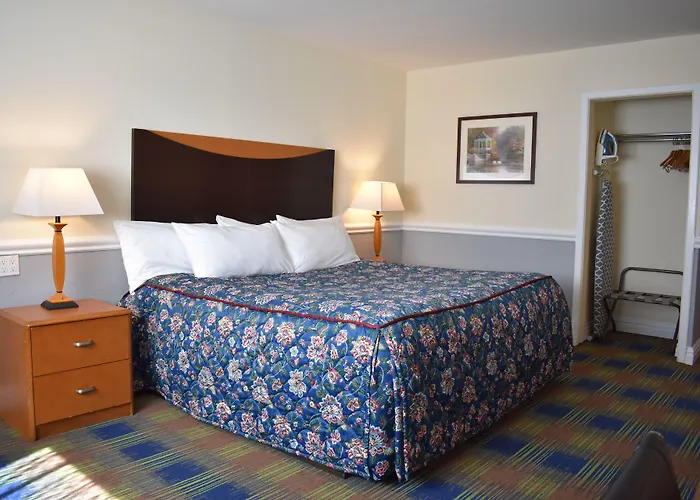 East Norwich Inn