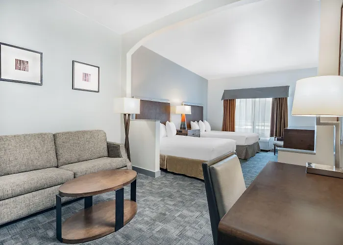 Ramada By Wyndham Bakersfield
