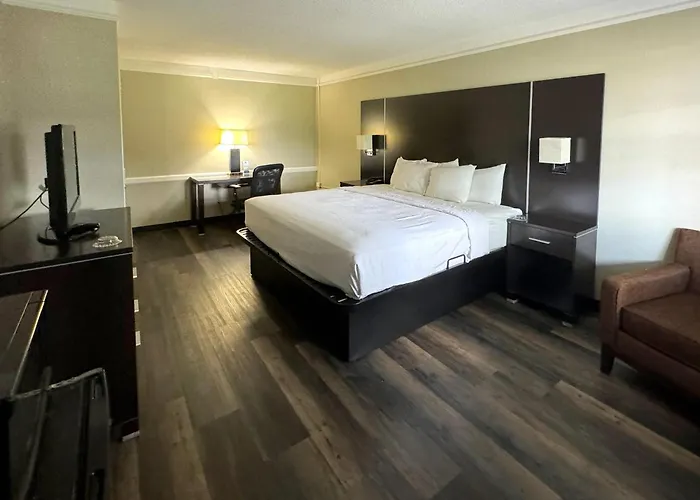 Quality Inn & Suites Tuscaloosa Near University