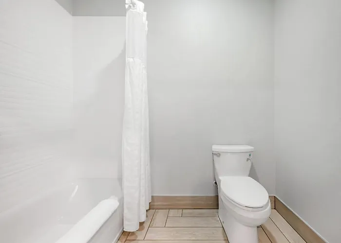 Edgewater Inn And Suites, An Ascend Collection Hotel