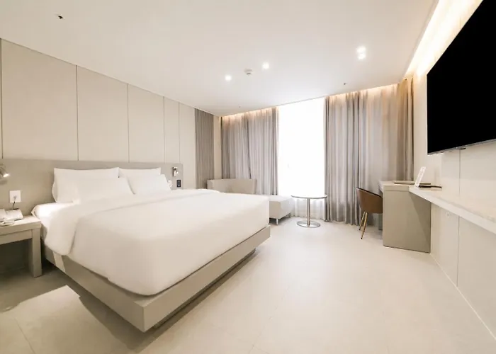 Zenith Hotel
