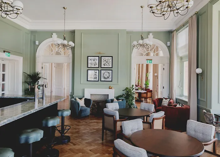 The Queens Hotel