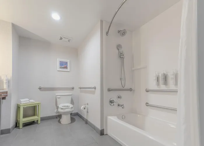 Hampton Inn By Hilton Santa Clarita-Valencia