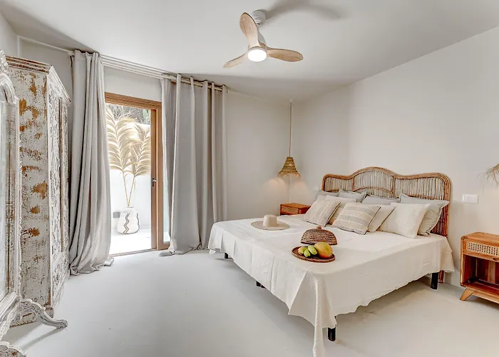 Costa Magica - Romantic Ocean Boutique Hotel & Club