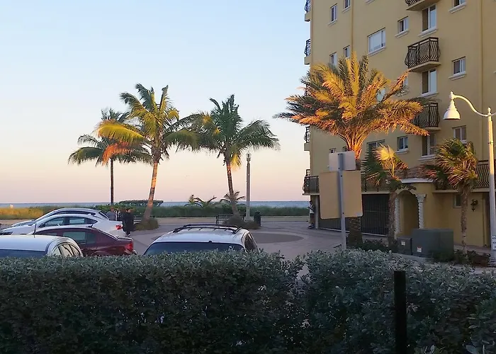 Hollywood Broadwalk Oceanside Hotel