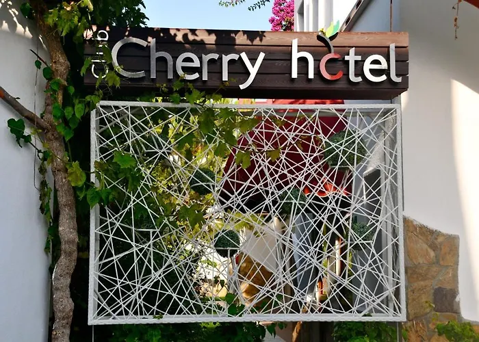 Club Cherry Hotel & Family Suites