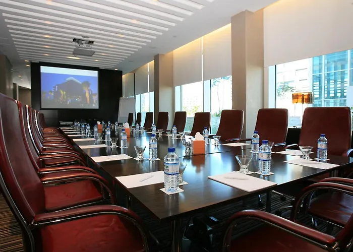 Yas Plaza Circuit By Ihg Hotel Abu Dhabi