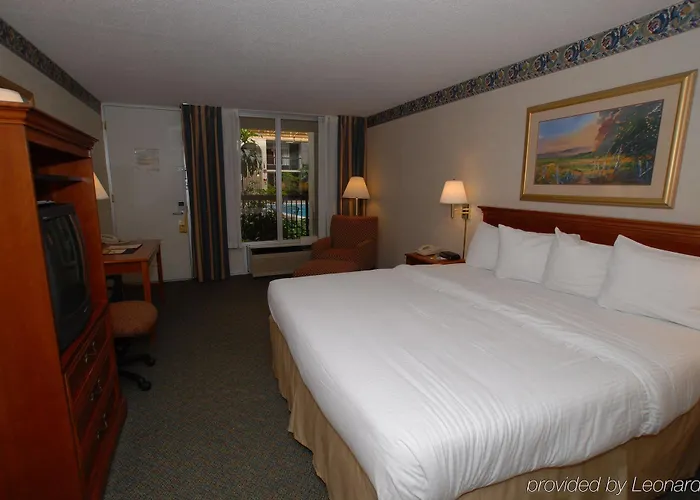 Holiday Inn Newport-I-40 Exit 435