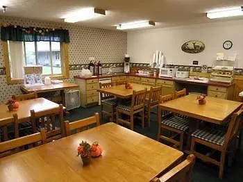 Econo Lodge Inn & Suites