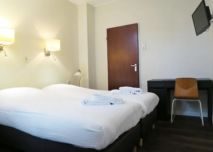 Hotel Carillon