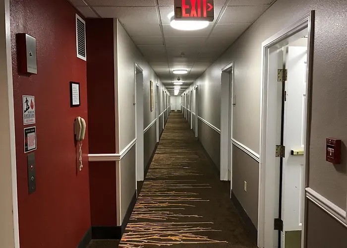 Hawthorn Suites By Wyndham Louisville North