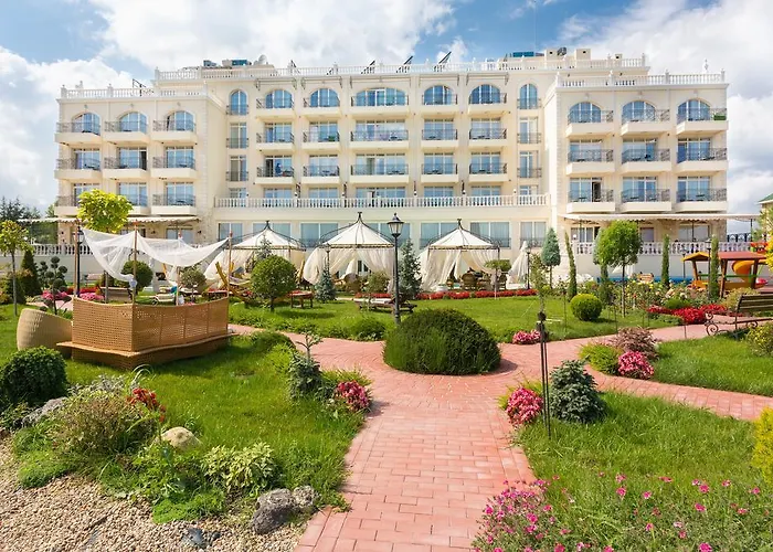 Therma Palace - Balneo Spa, Free Parking & Beach