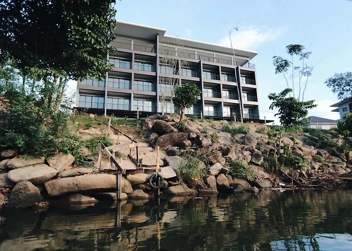 Riverawan Hotel