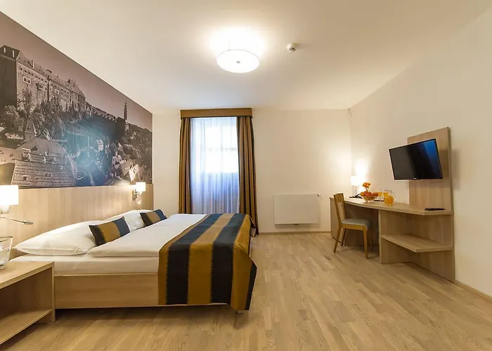 Garni Hotel Castle Bridge