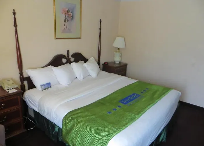 Super 8 By Wyndham Des Moines