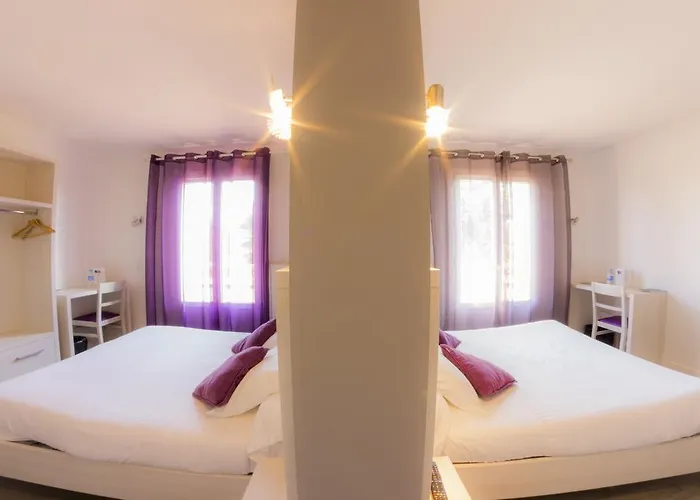 Logis Hôtel Le pont d'Arcole