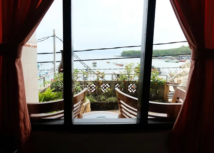 Kerti Beach Bungalow And Restaurant