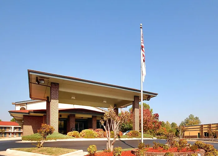 Econo Lodge Inn & Suites Huntsville University Area