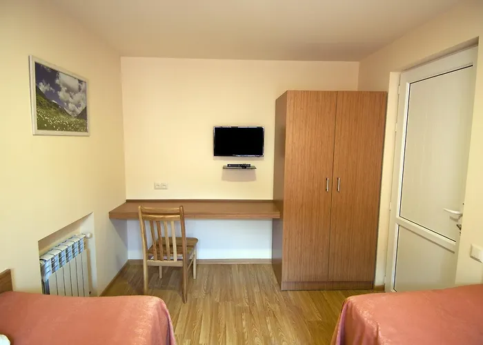 Albert House Hotel And Tours