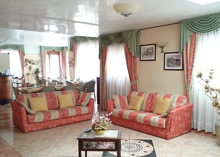 Hotel Holiday House