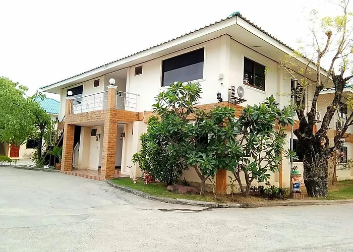 โรงแรมฟ้าพราวฝน Fah Proud Fon Hotel