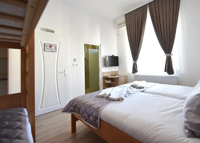 Villa Nina Hotel & Lounge Bar