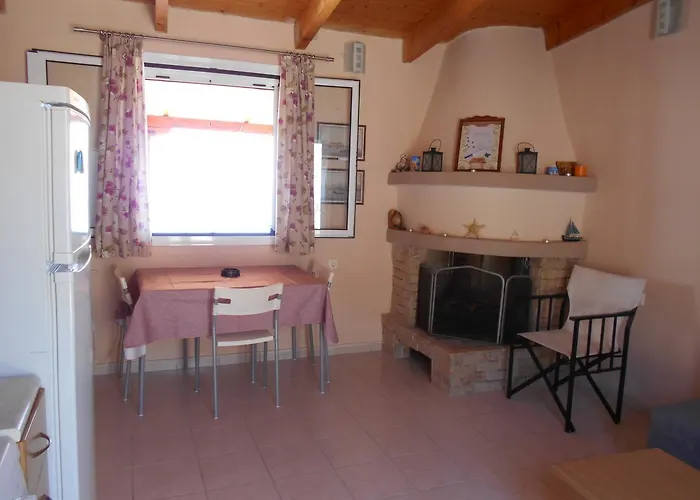 Zephyros Rooms And Apartments