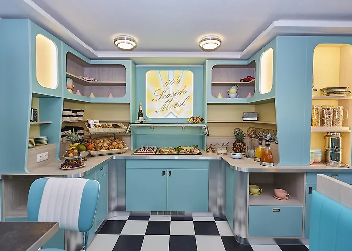 Bernstein Hotel "50'S Seaside Motel"