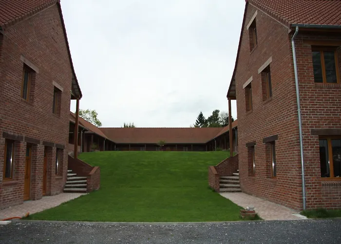 Hotel Les Charmilles De Mormal