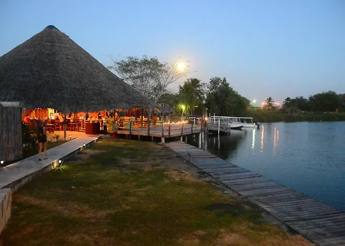Lamanai Hotel & Marina
