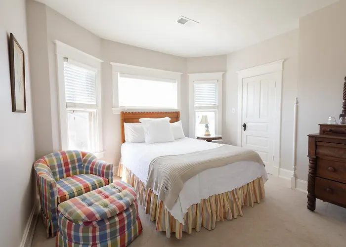 Clifton House - Observatory - King Suite, Sleeps 4, Mississippi River Views