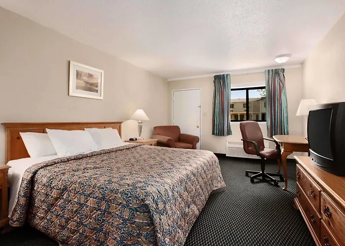 Days Inn By Wyndham Bowling Green