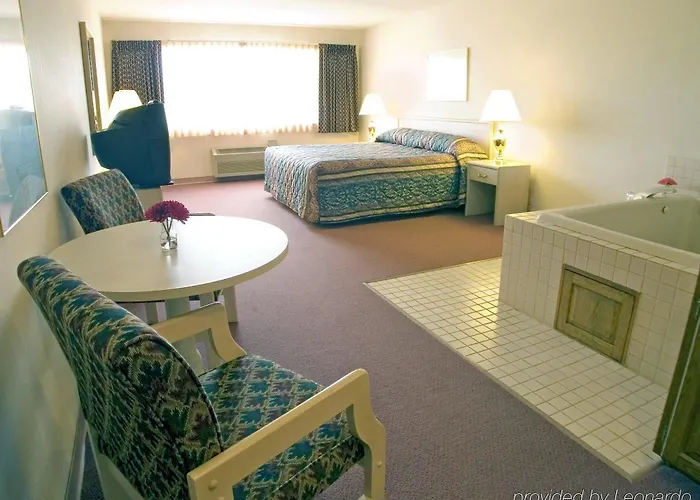 Boarders Inn & Suites By Cobblestone Hotels - Supe