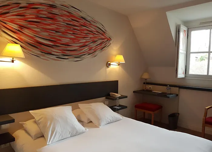 Logis Hotel Restaurant Le Dauphin Et Le Spa Du Prieure