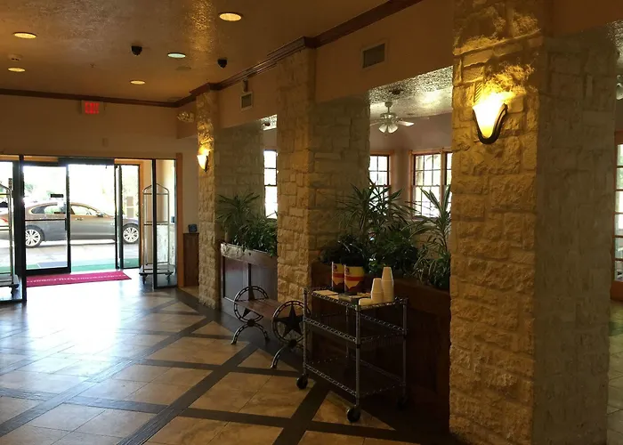 Fredericksburghillcountryhotel