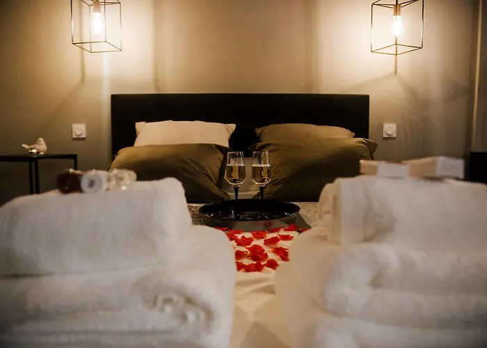 La Suite Romantique Avec Jacuzzi Au Coeur De Perpignan