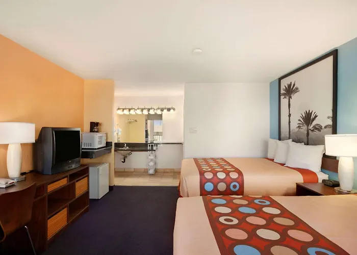 Super 8 By Wyndham Indio