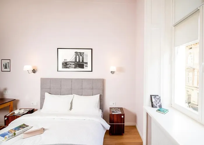 Art Deco Central Rooms