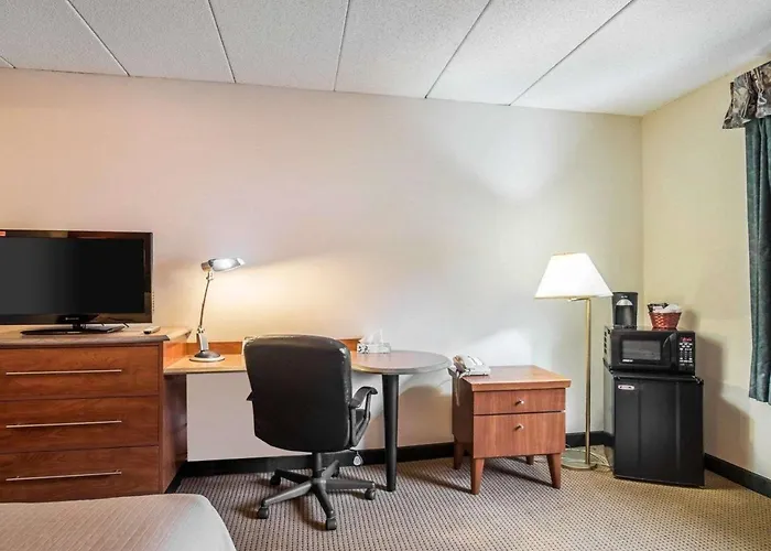 Econo Lodge Plymouth
