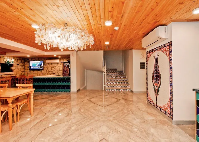 Yazar Lara Hotel