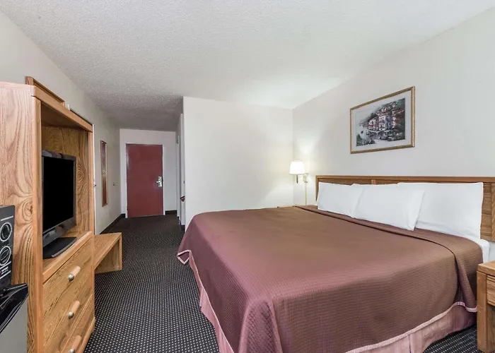 Baymont By Wyndham Iowa Lake Charles