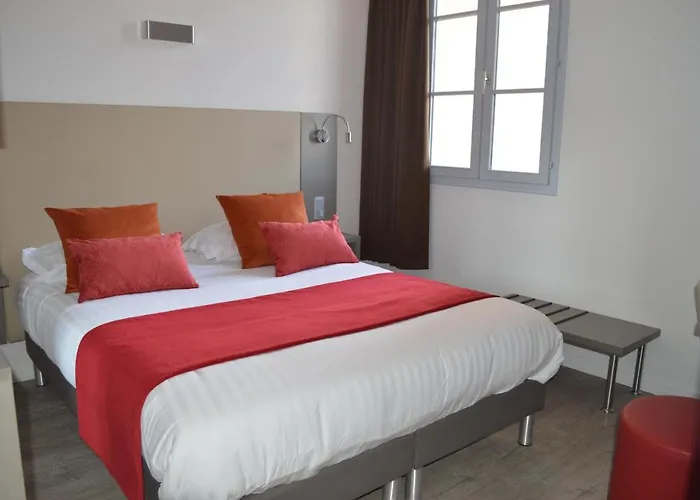 Logis Hotel Du Parc-Restaurant - Le Rouget De Lisle