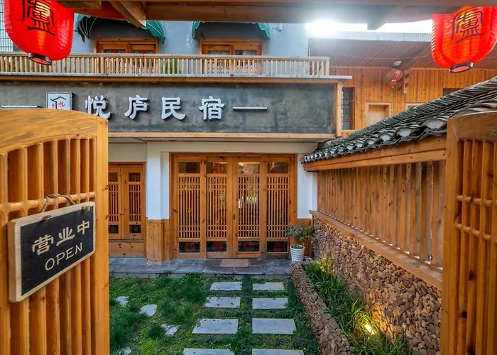 Zhangjiejie Yuelu Homestay Nearby The Entrance Of Avatar Mount Free Illy Coffee & Fresh Fruit, Free Laundry Service,Vegetarian Friendly