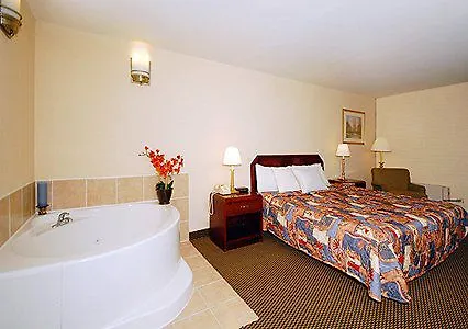 Econo Lodge Chicopee