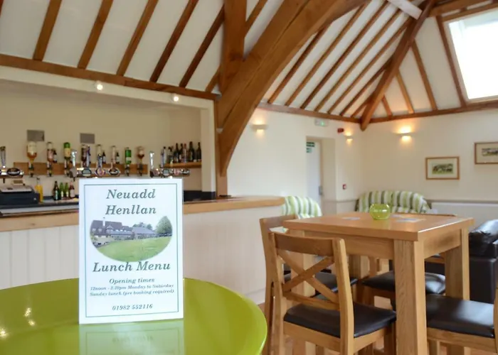 Neuadd Henllan Lodge
