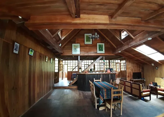 Mindo Loma Bird Lodge