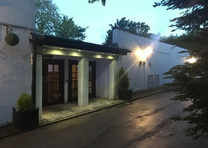 Cedar Tree Hotel