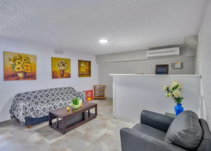 Halaris Rooms